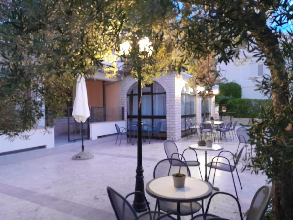 Apartments Vesela Банёл Экстерьер фото